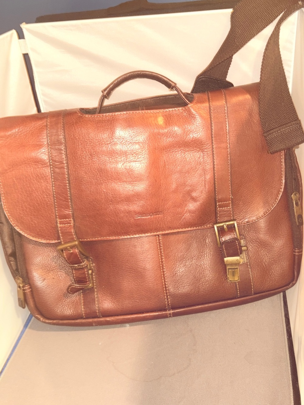 Samsonite brown leather top flap messenger computer bag shoulder briefcase purse